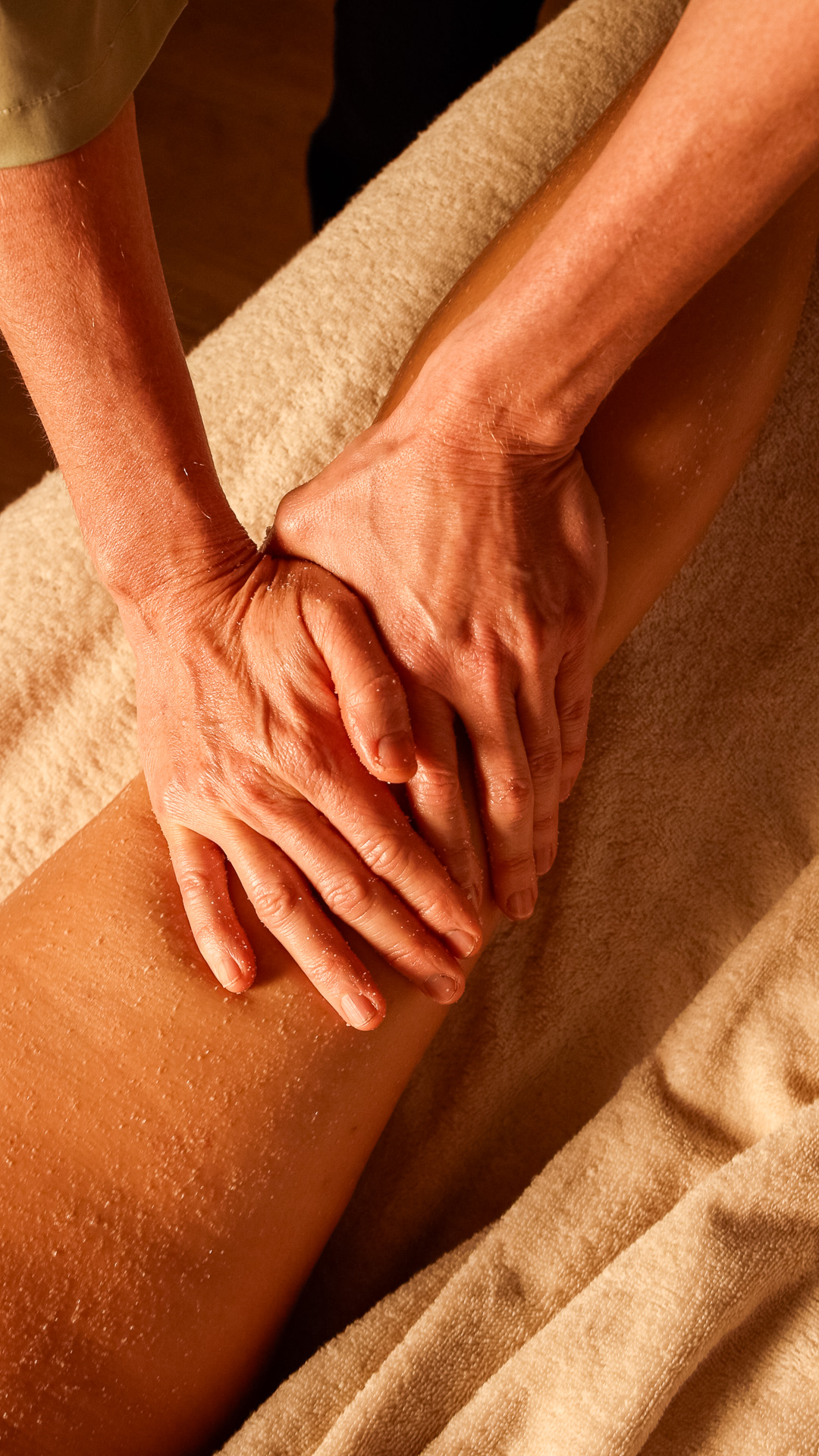 Linfodrenaggio e massaggio gambe EsteticaMente Civitavecchia — decompressione e leggerezza