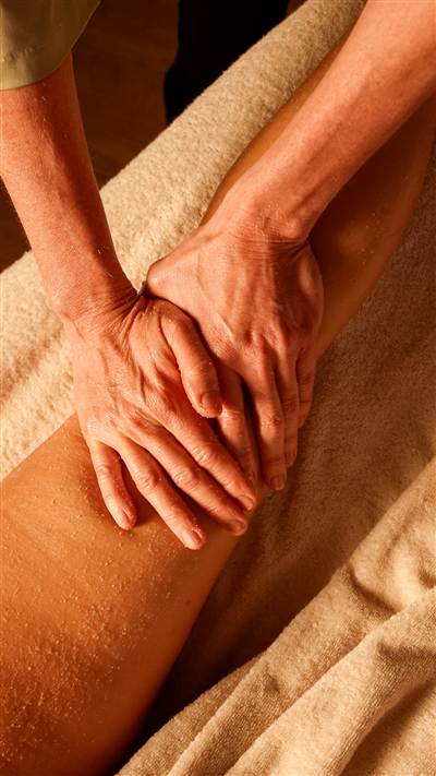 Lymphatic drainage leg treatment — EsteticaMente Civitavecchia